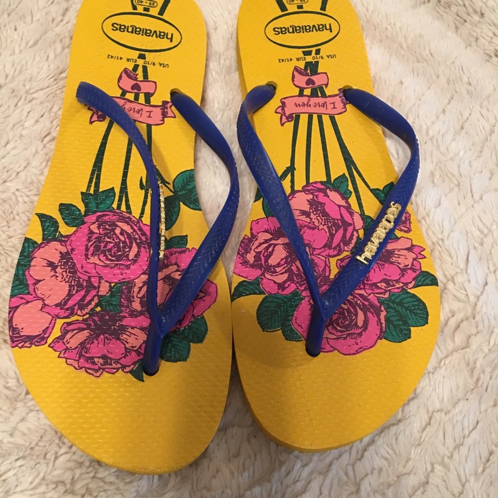 Like new Havaianas size 9/10